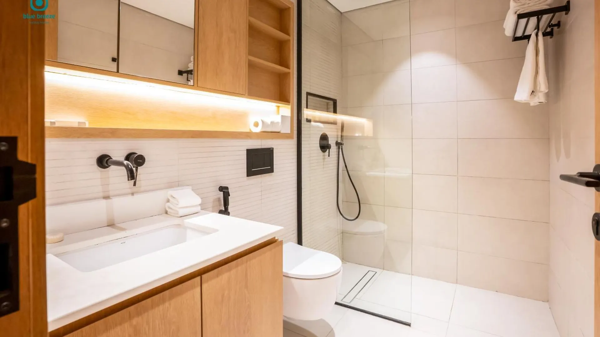 Blue Breeze - Elegant 1Br With Private Jacuzzi & Terrace In Jvc Apartment Dubai 0*,  United Arab Emirates