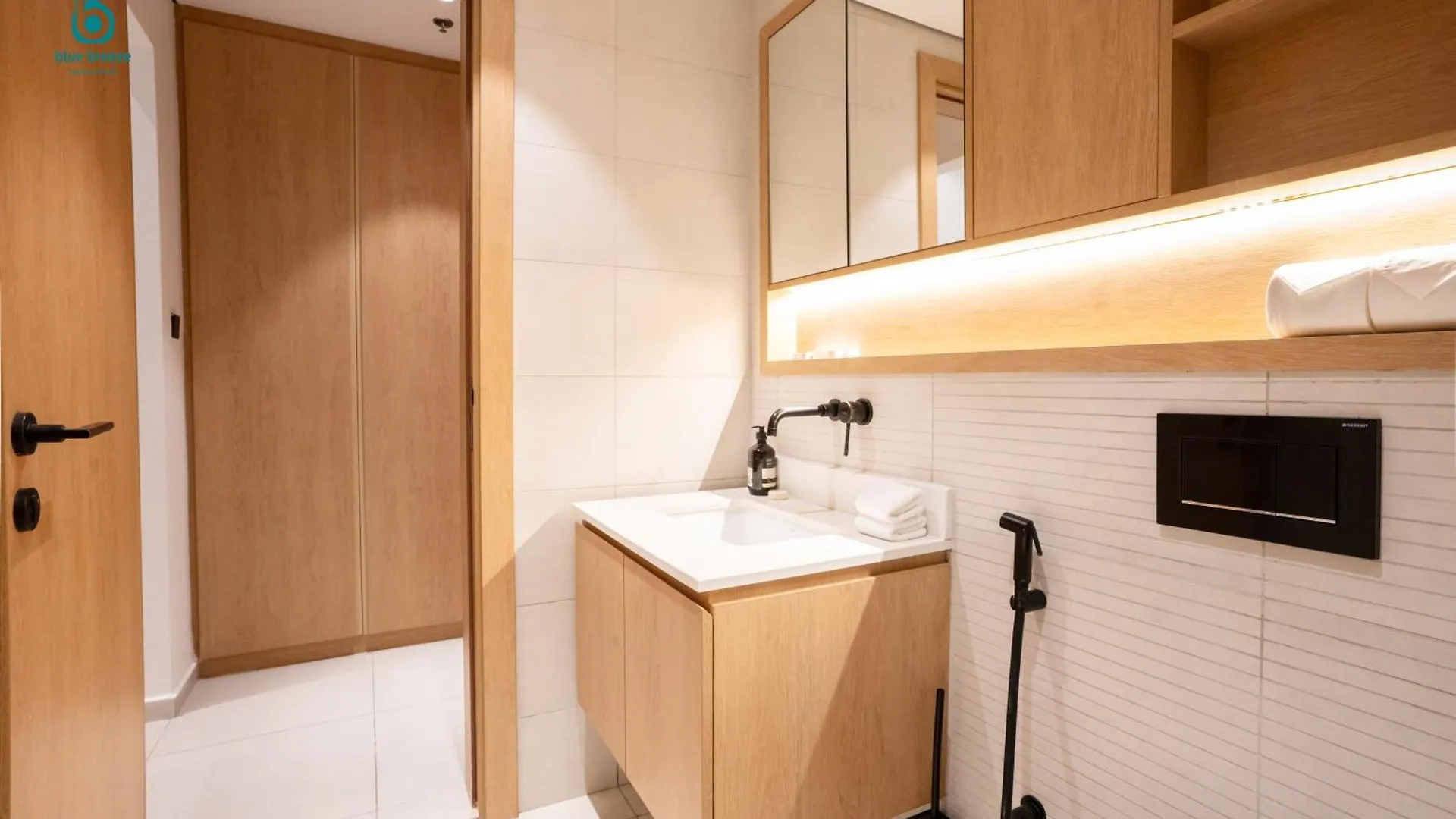 Blue Breeze - Elegant 1Br With Private Jacuzzi & Terrace In Jvc Apartment Dubai