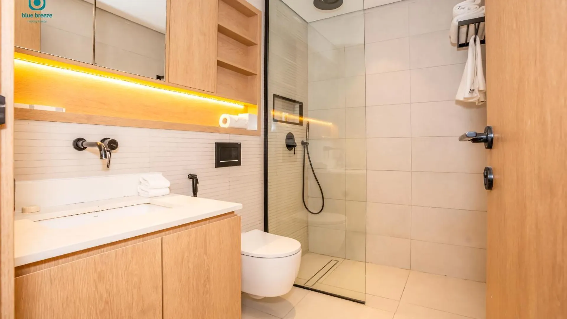 Blue Breeze - Elegant 1Br With Private Jacuzzi & Terrace In Jvc Apartment Dubai