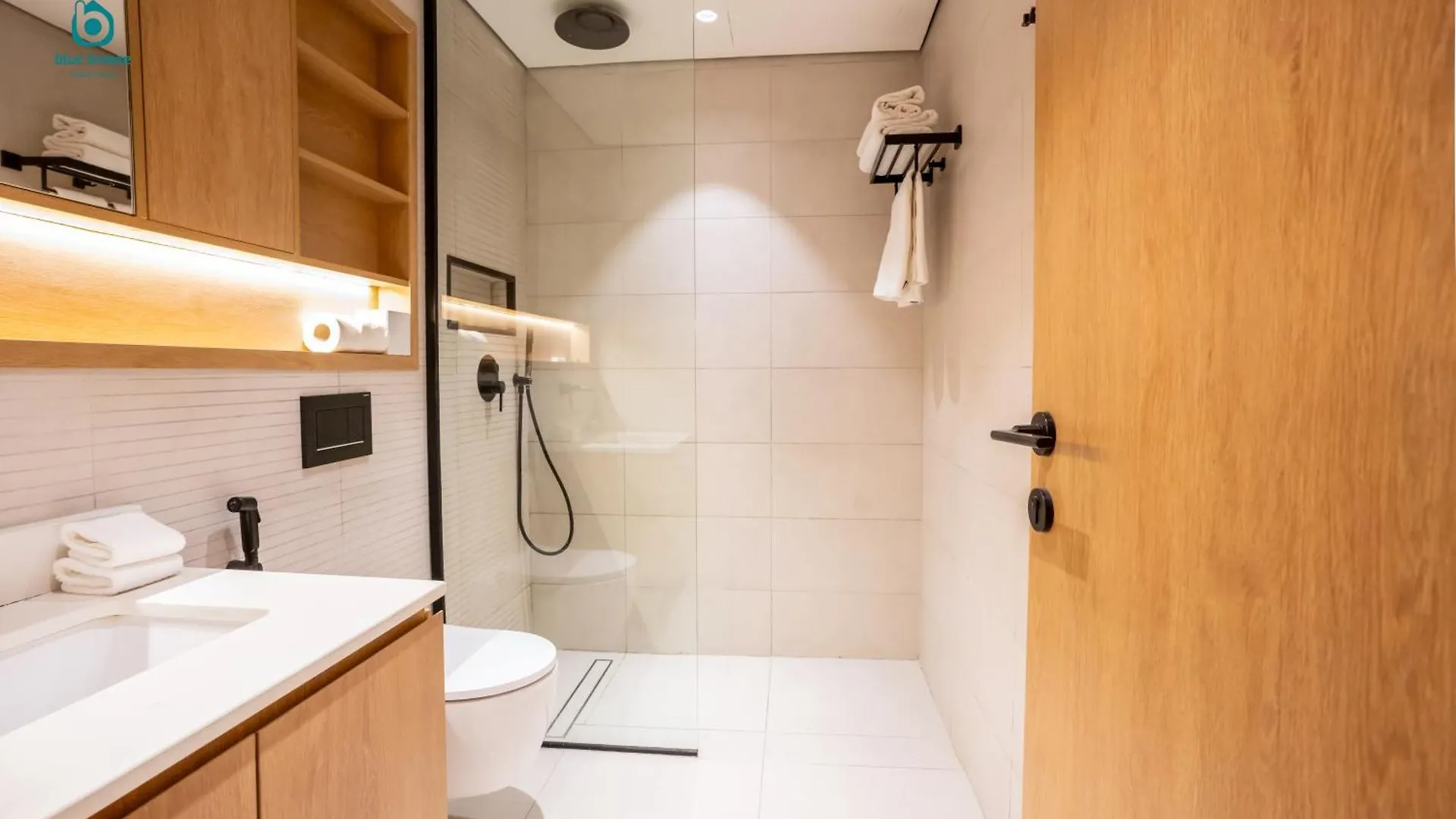 Blue Breeze - Elegant 1Br With Private Jacuzzi & Terrace In Jvc Apartment Dubai