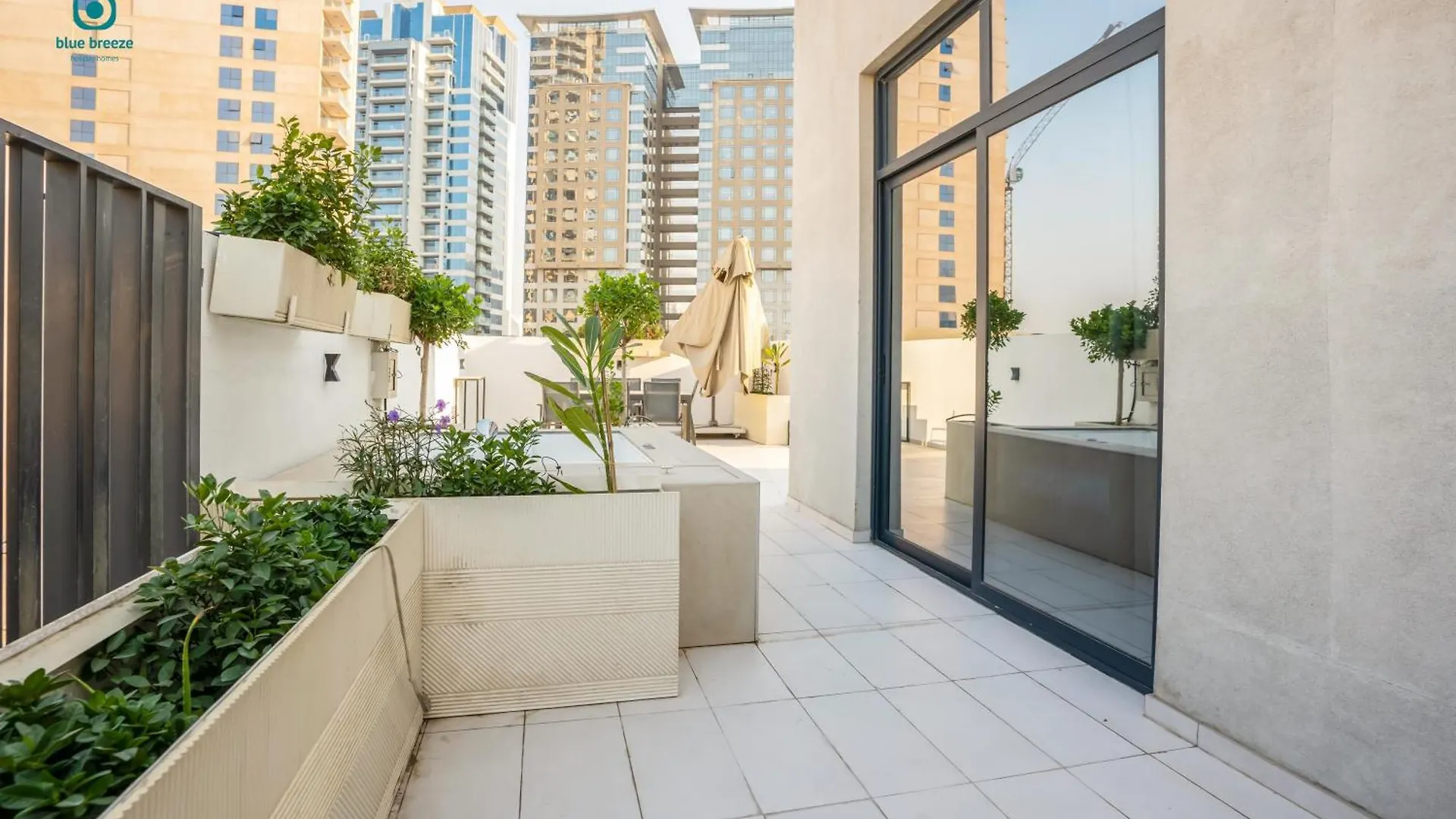 Blue Breeze - Elegant 1Br With Private Jacuzzi & Terrace In Jvc Apartment Dubai