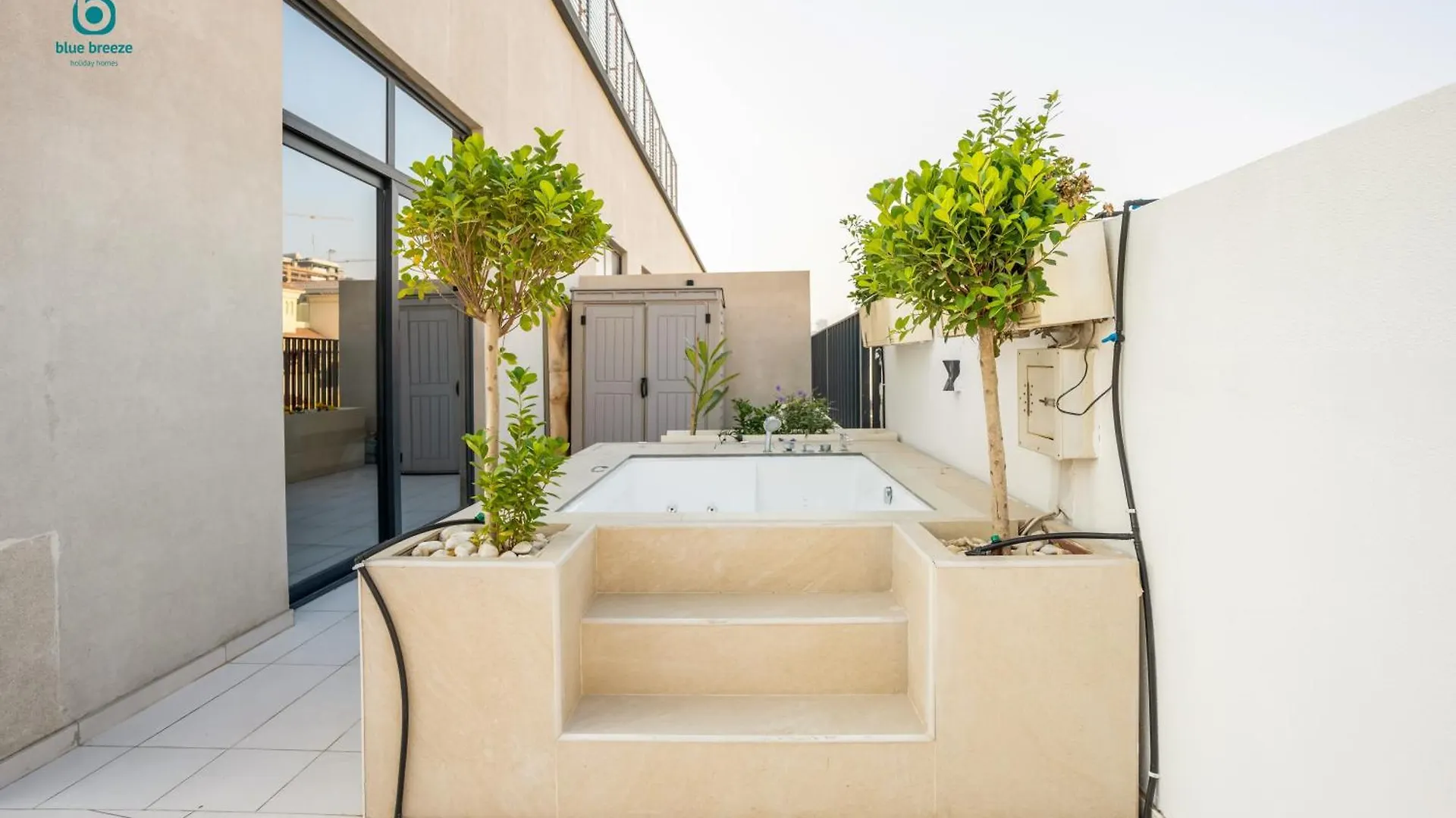 Blue Breeze - Elegant 1Br With Private Jacuzzi & Terrace In Jvc Apartment Dubai