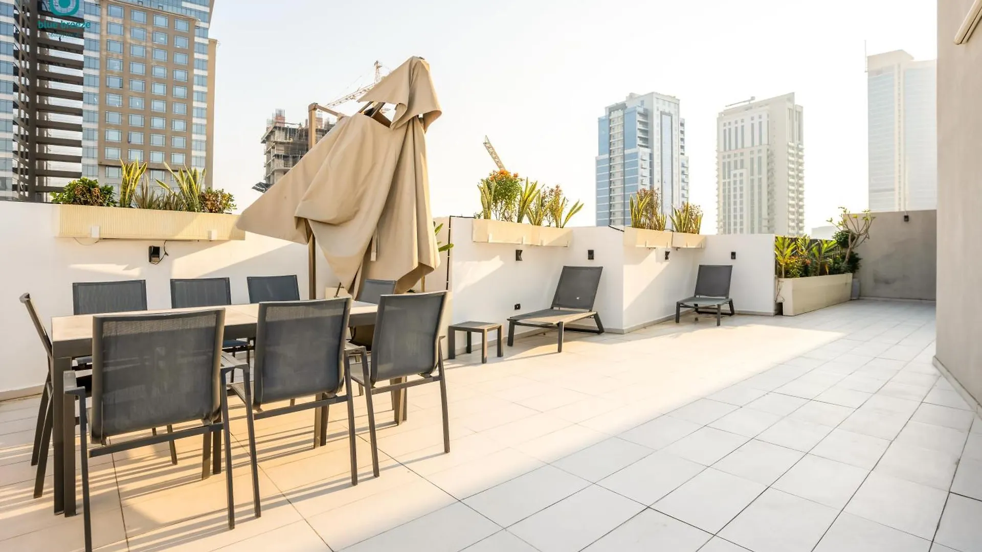 Blue Breeze - Elegant 1Br With Private Jacuzzi & Terrace In Jvc Apartment Dubai 0*,  United Arab Emirates