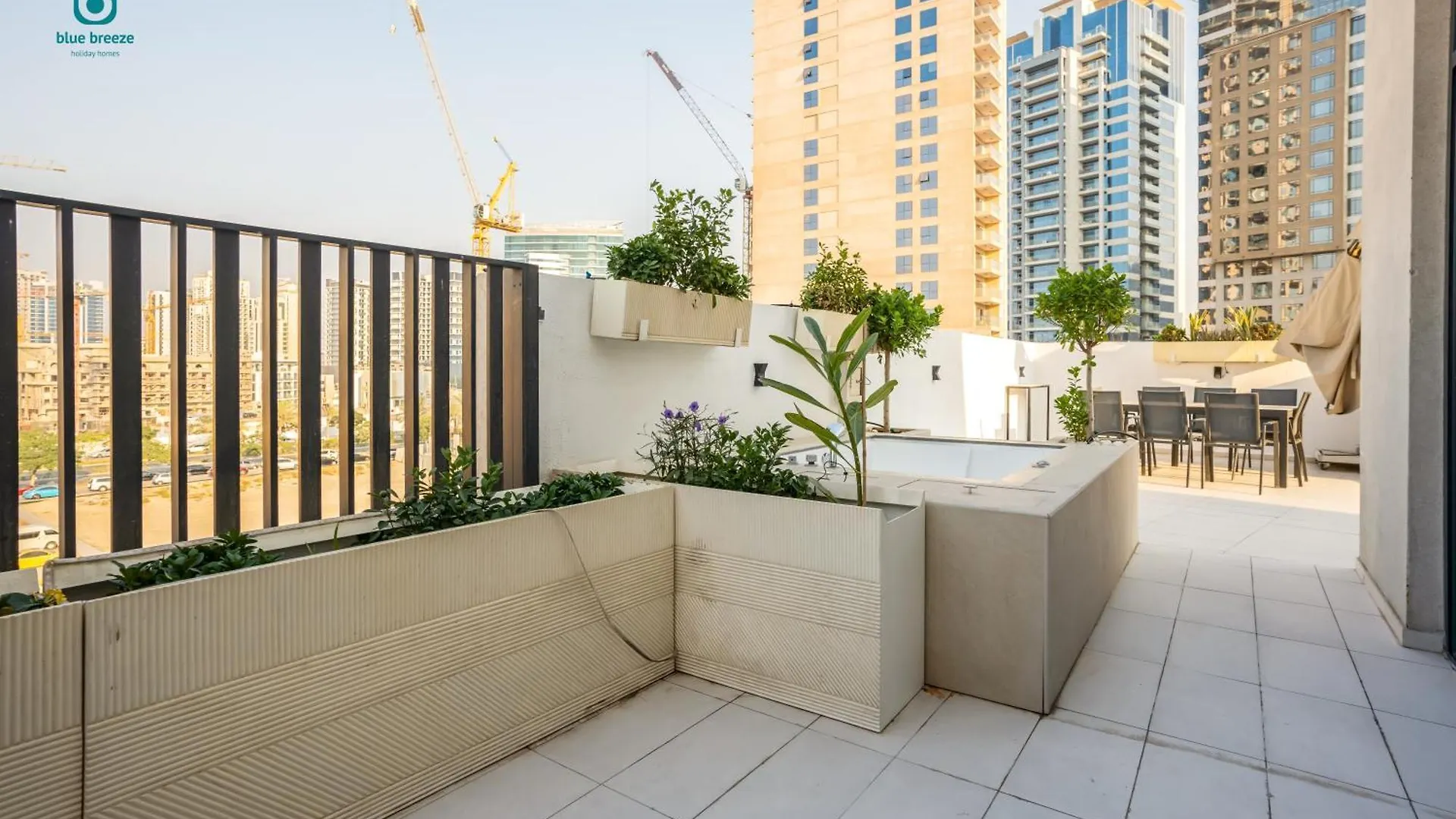 Apartament Blue Breeze - Elegant 1Br With Private Jacuzzi & Terrace In Jvc Dubaj 0*,  Zjednoczone Emiraty Arabskie